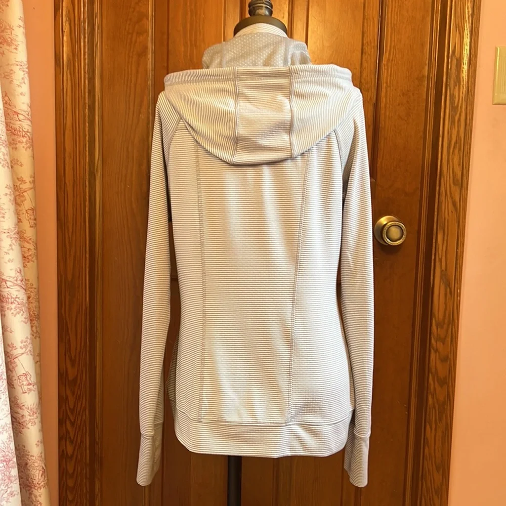 EUC ATHLETA gray/white half zip hoodie Size m